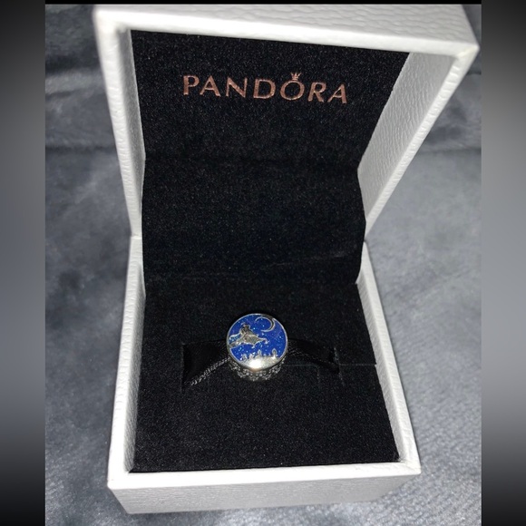 Pandora x Disney Aladdin and Princess Jasmine Magic Carpet Charm - Picture 6 of 15